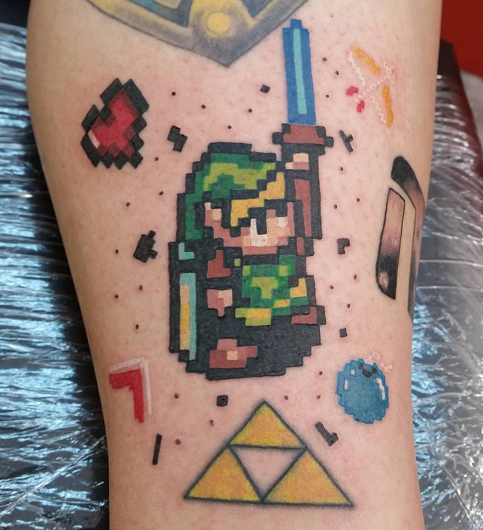 8-Bit Link and Triforce Tribute