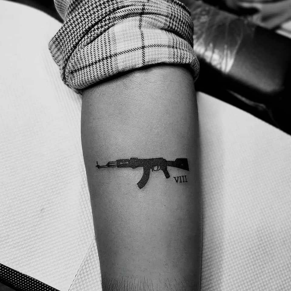 AK Silhouette with Roman Eight