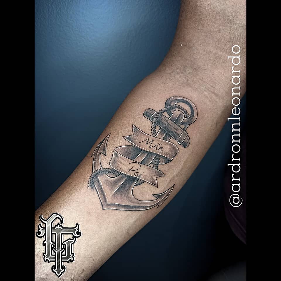 Anchored Tribute (Mãe & Pai)