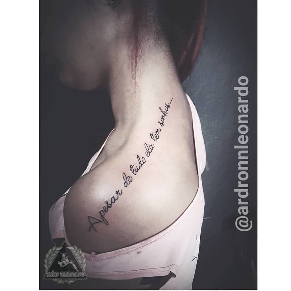 Apesar de tudo ela tem sonhos — Slanted Portuguese Script