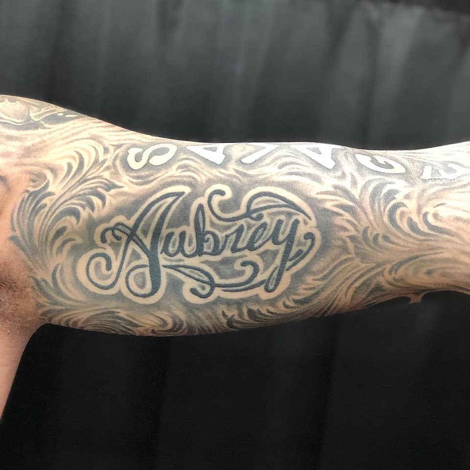 Aubrey Ornamental Script Sleeve