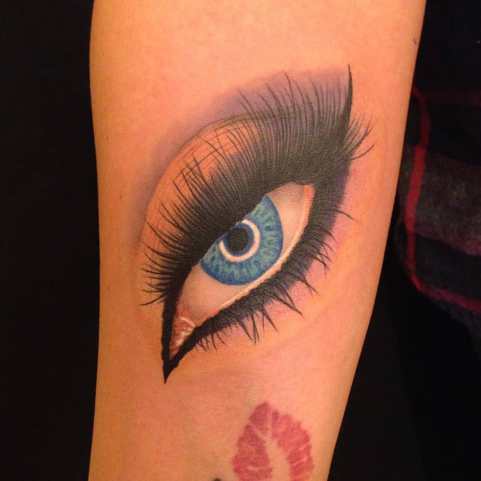 Azure Gaze with Kiss Mark