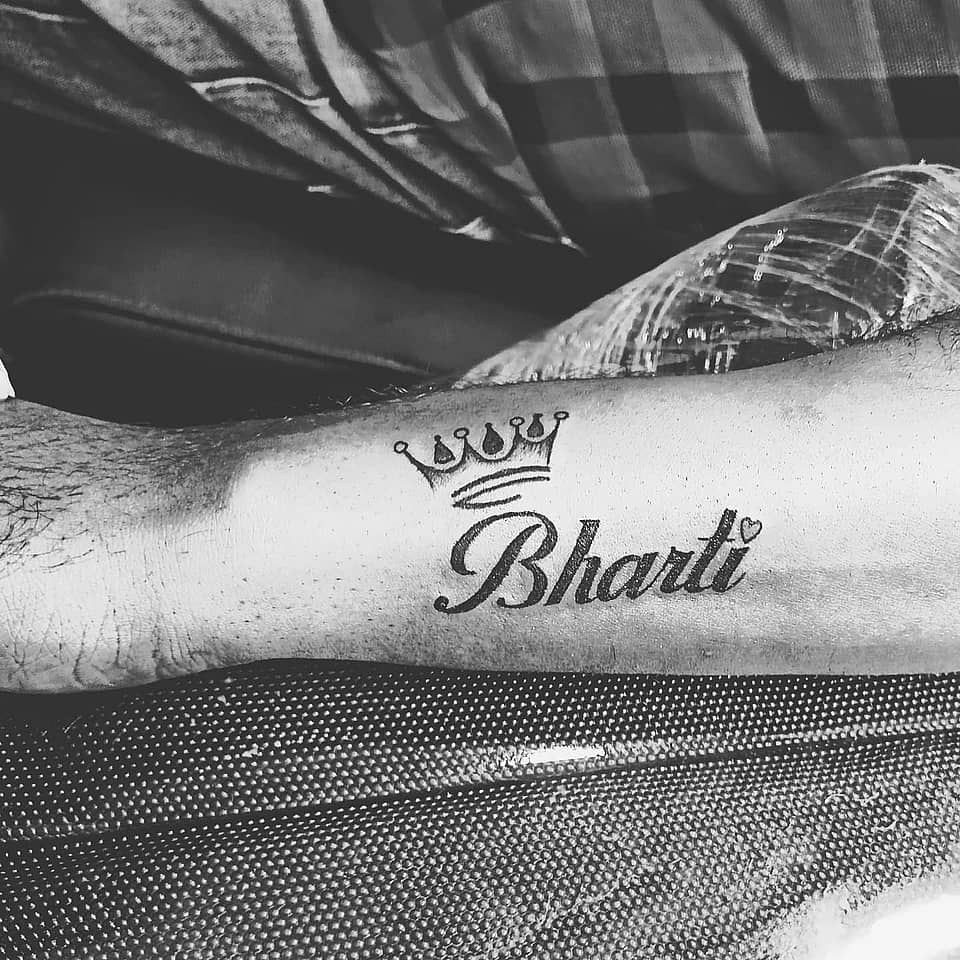 Bharti Crown Script