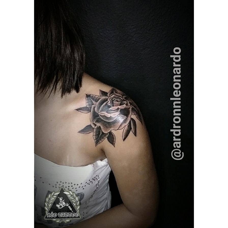 Black-and-Grey Rose Shoulder Piece