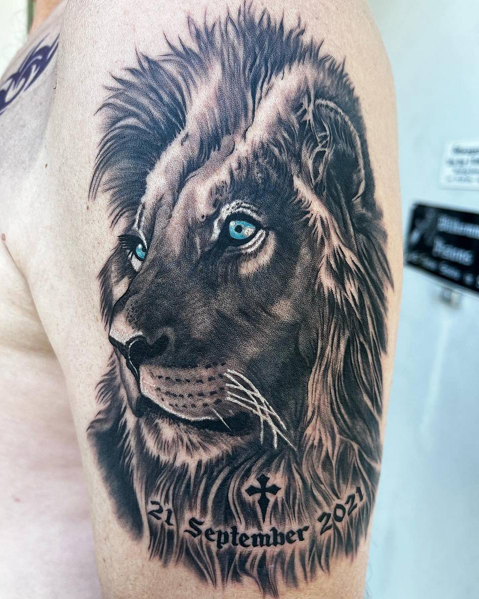 Blue-Eyed Lion Memorial Portrait