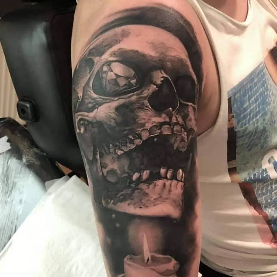Candlelit Skull with Diamond Eye