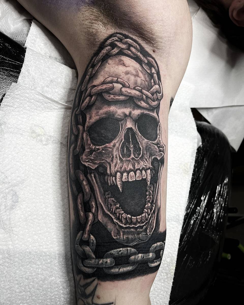Chained Screaming Skull
