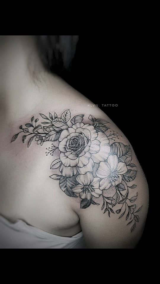 Classic Floral Shoulder Bouquet