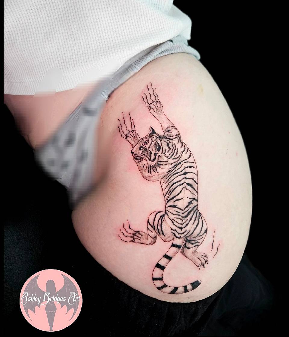 Climbing Tiger