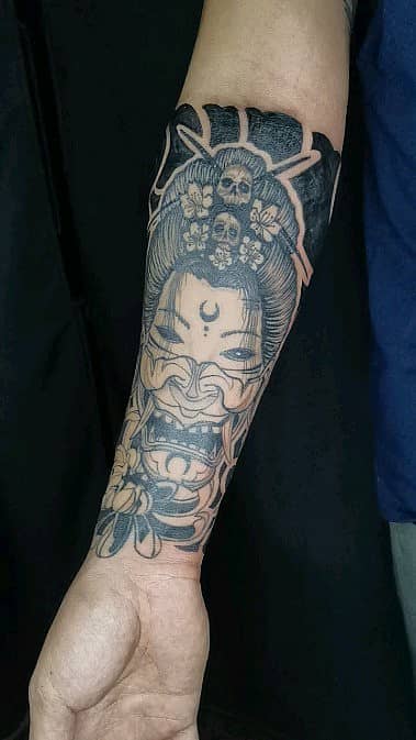 Crescent Hannya with Skulls