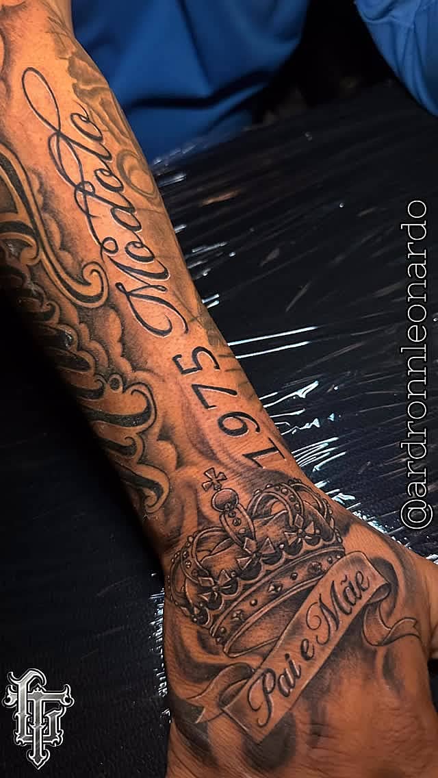 Crown & 'Pai e Mãe' Family Tribute