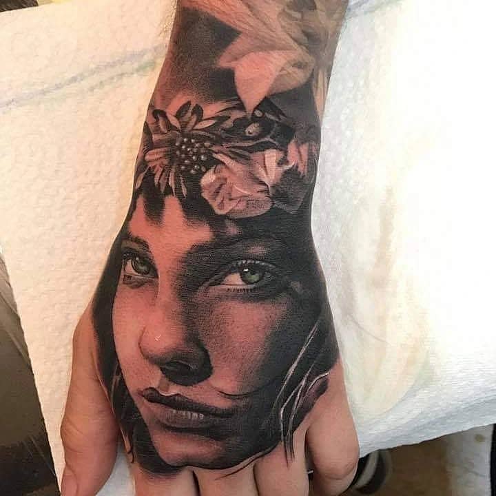 Crowned Gaze