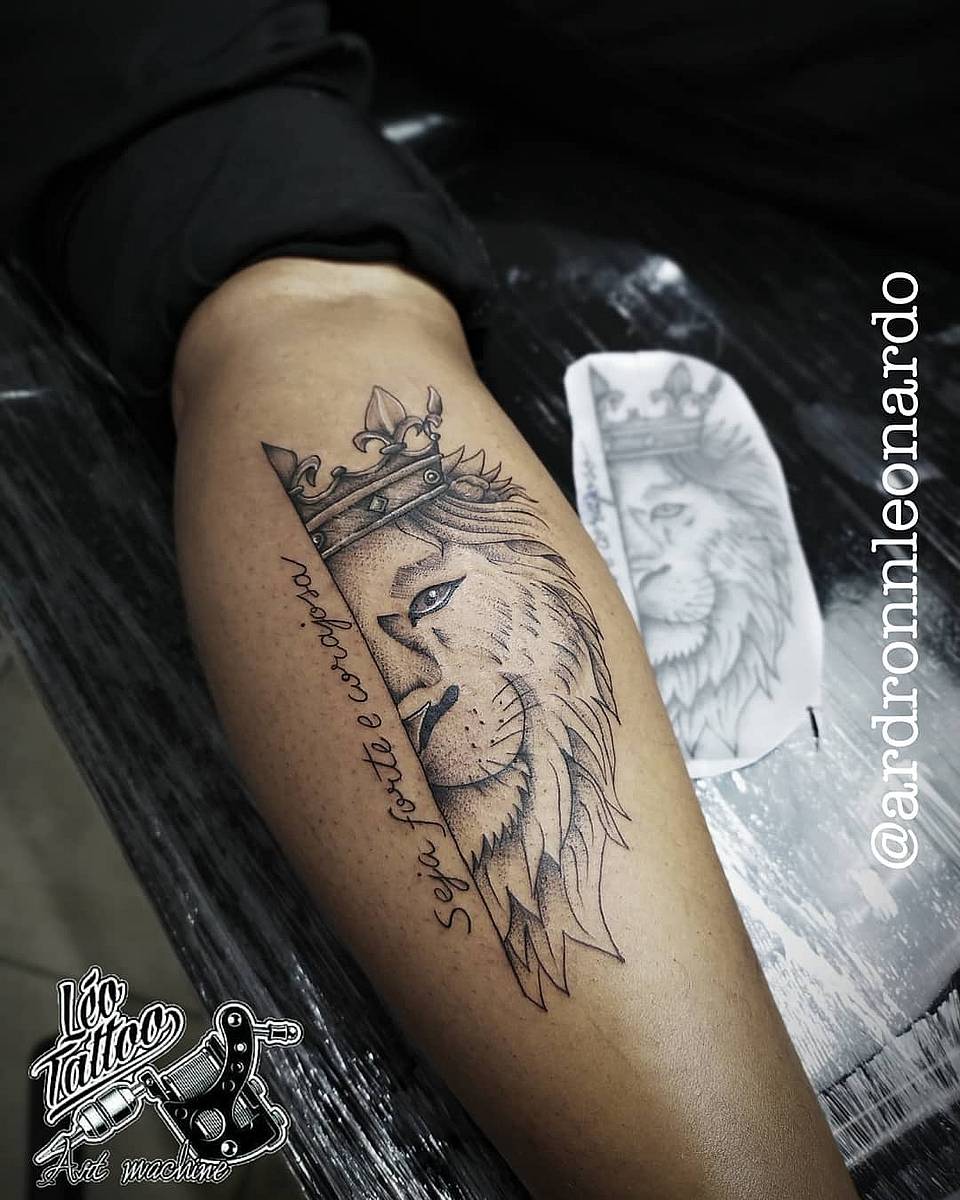 Crowned Half-Lion with Motto
