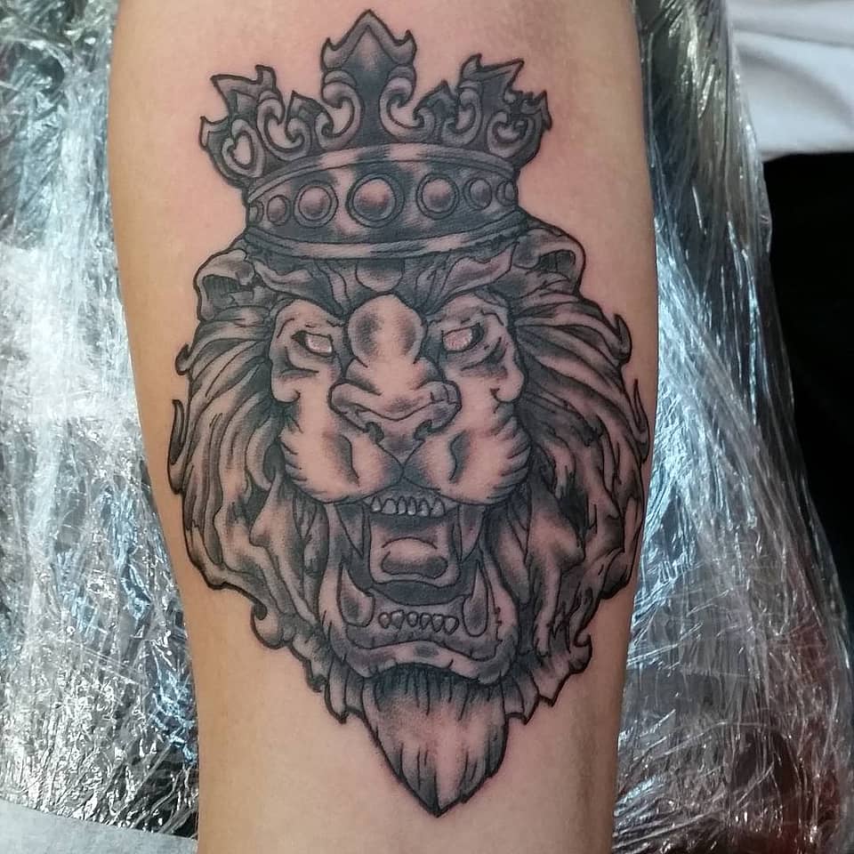 Crowned Lion Roar