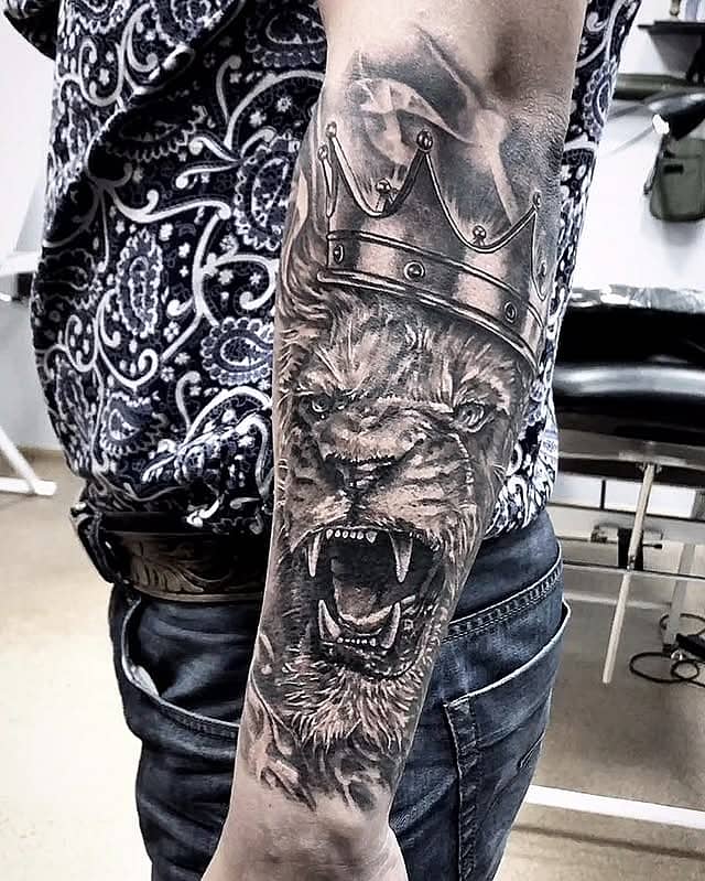 Crowned Roar