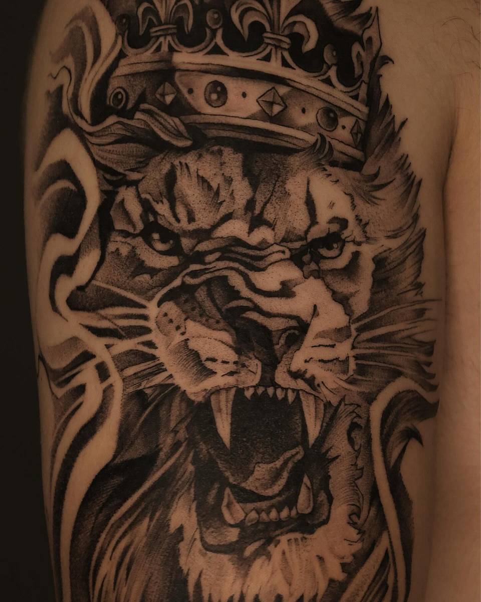 Crowned Roaring Lion