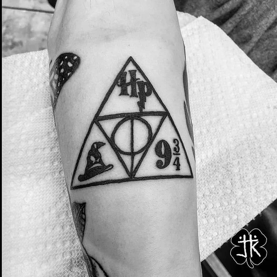 Deathly Hallows and Wizarding Icons