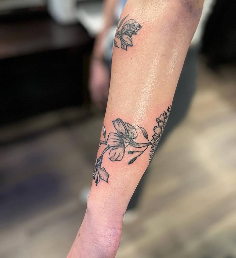 Delicate Floral Band