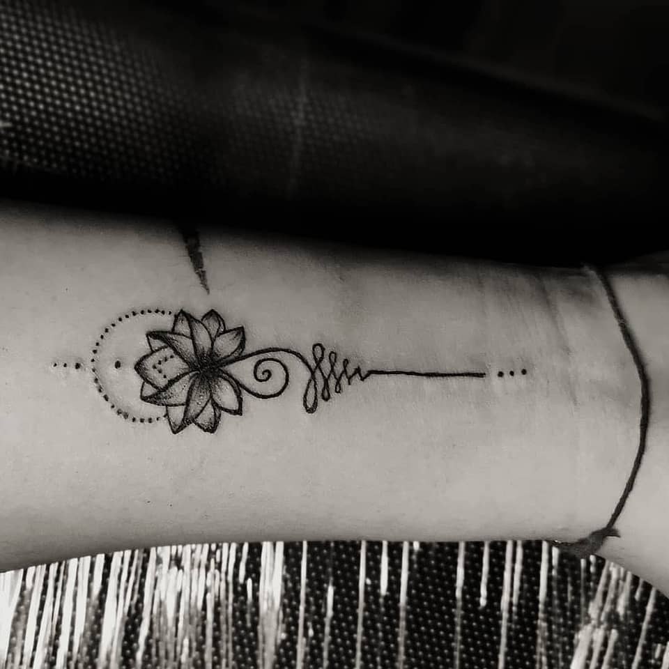 Dotwork Lotus Unalome