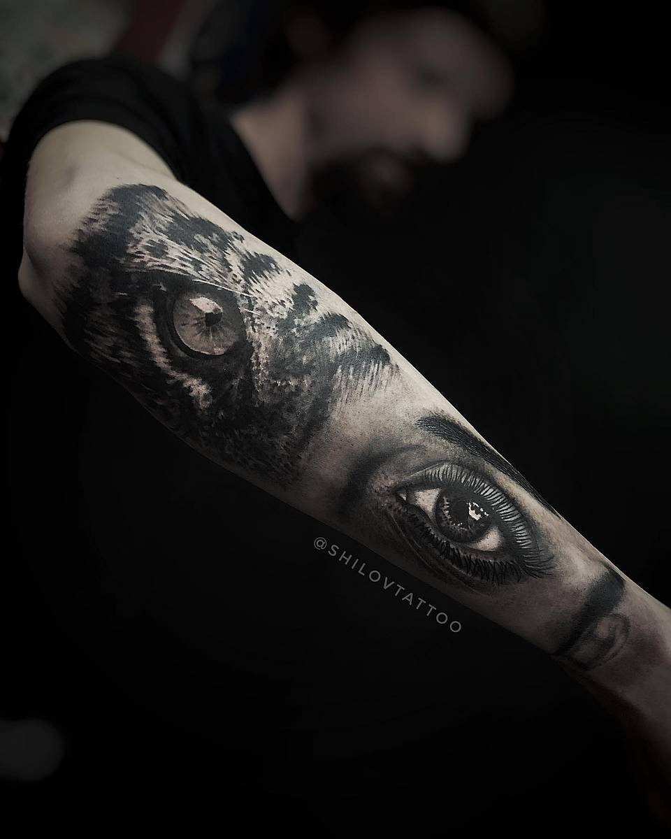 Dual Gaze: Tiger and Human