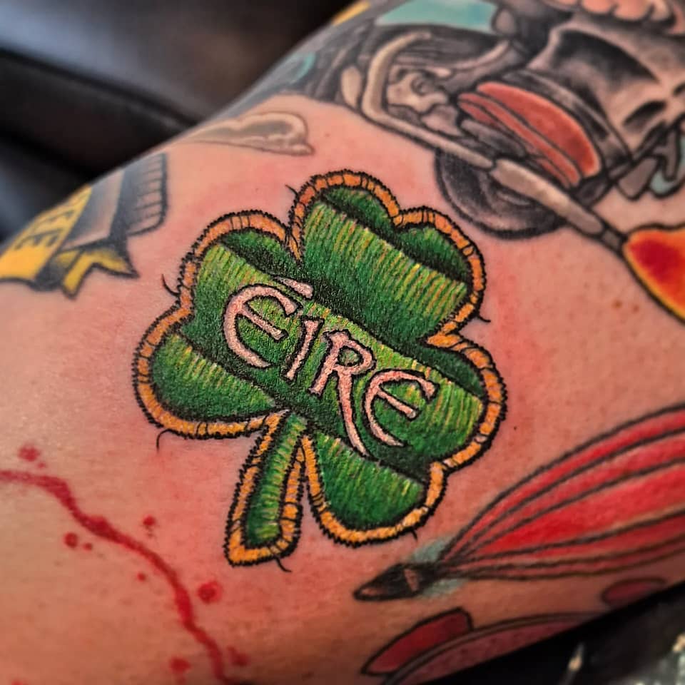 Éire Shamrock Emblem