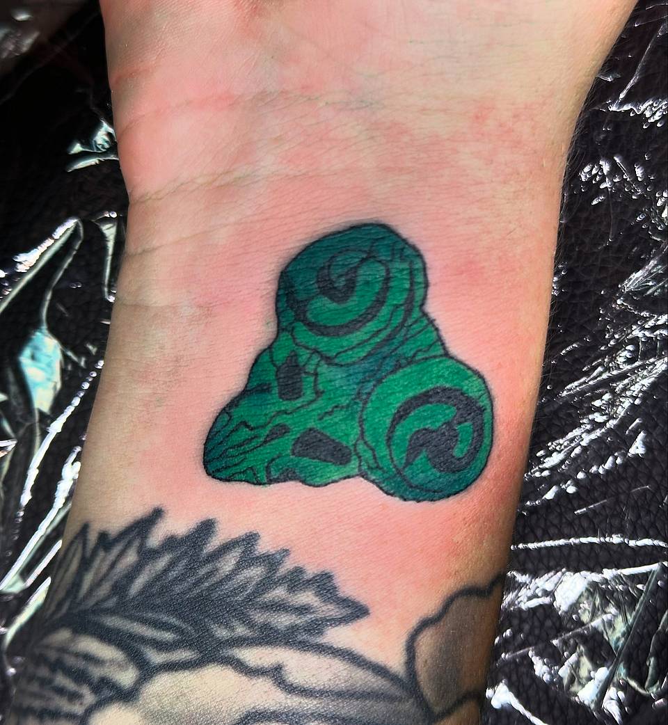 Emerald Triskelion Cluster