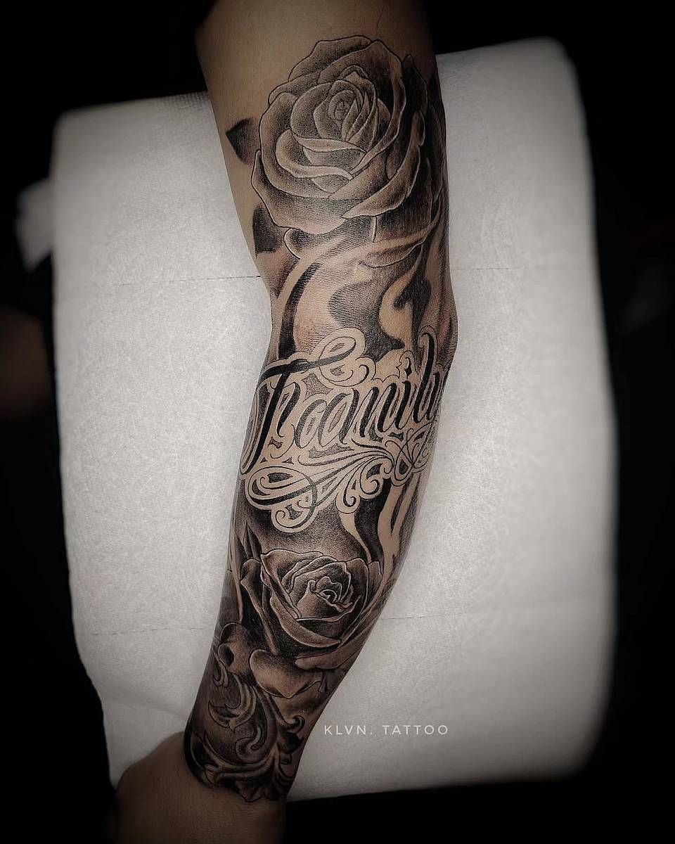Familia Rose Script