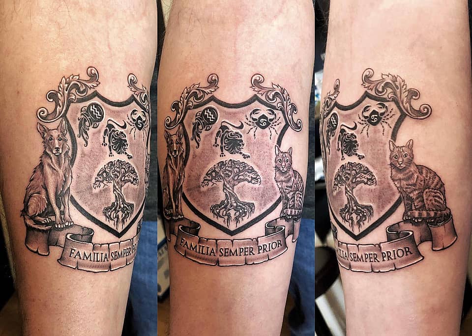 Familia Semper Prior - Family Crest