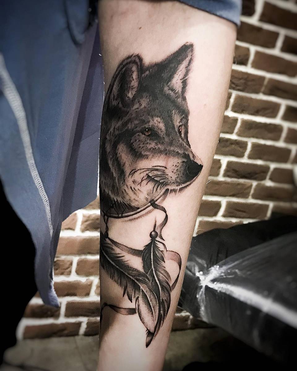 Feathered Wolf Guardian