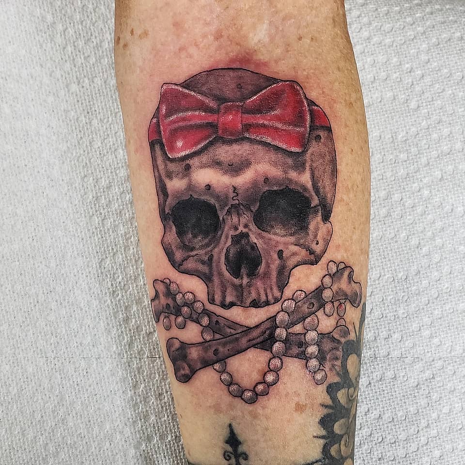 Femme Skull and Pearled Crossbones