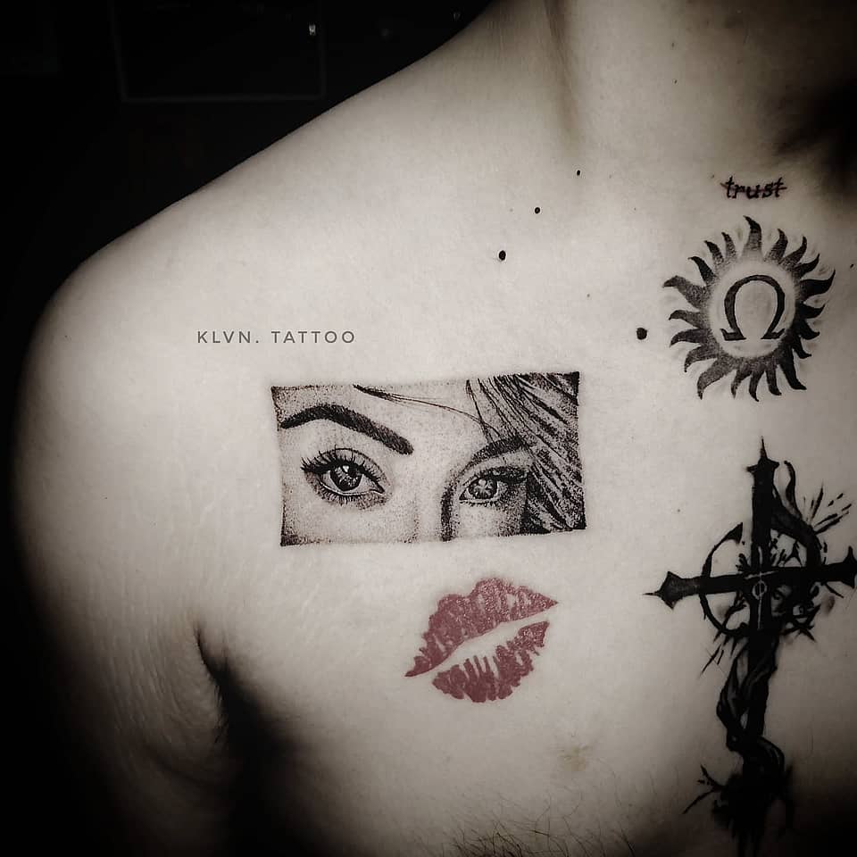 Framed Eyes and Kiss