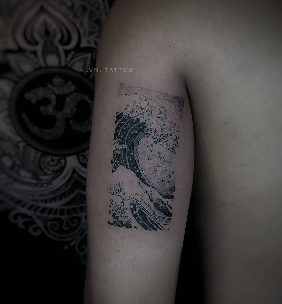 Framed Hokusai‑Style Wave
