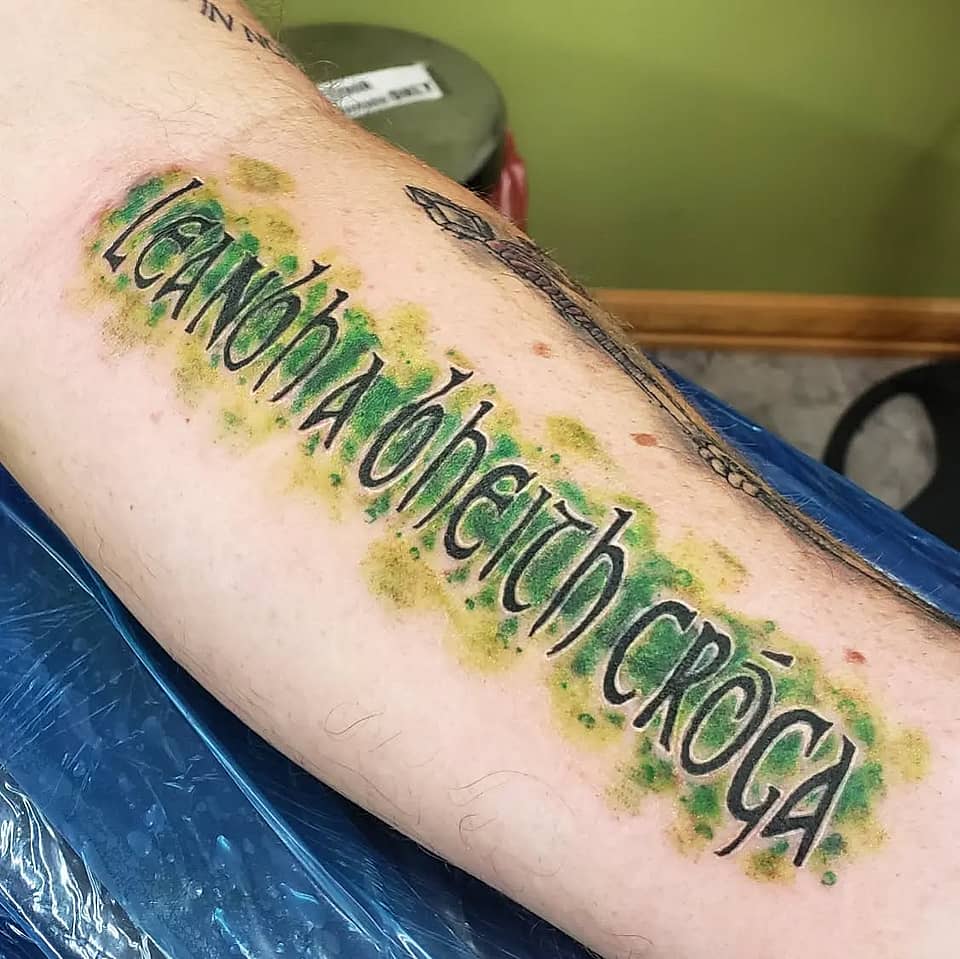 Gaelic 'Cróga' Watercolor Script