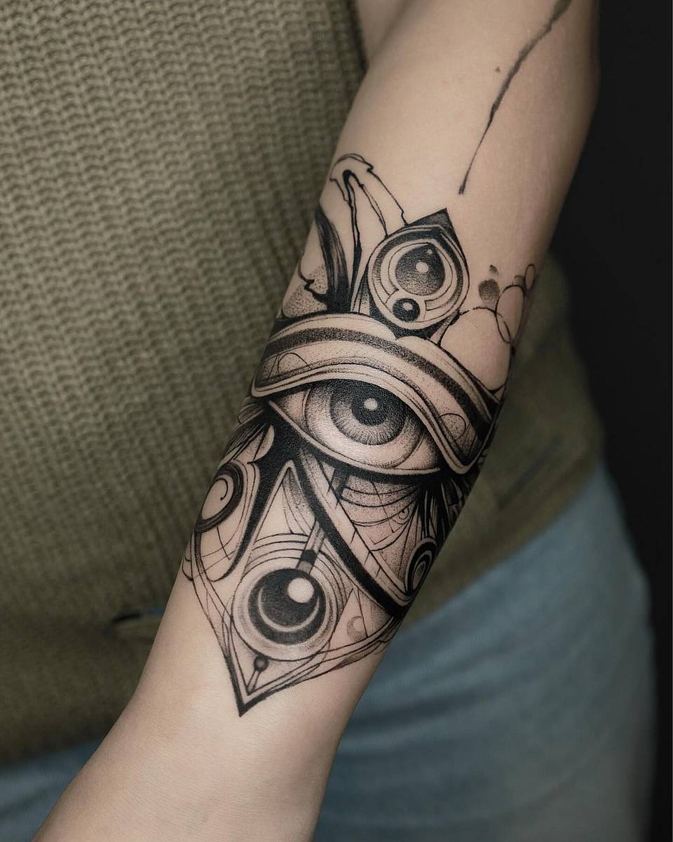 Geometric All-Seeing Eye