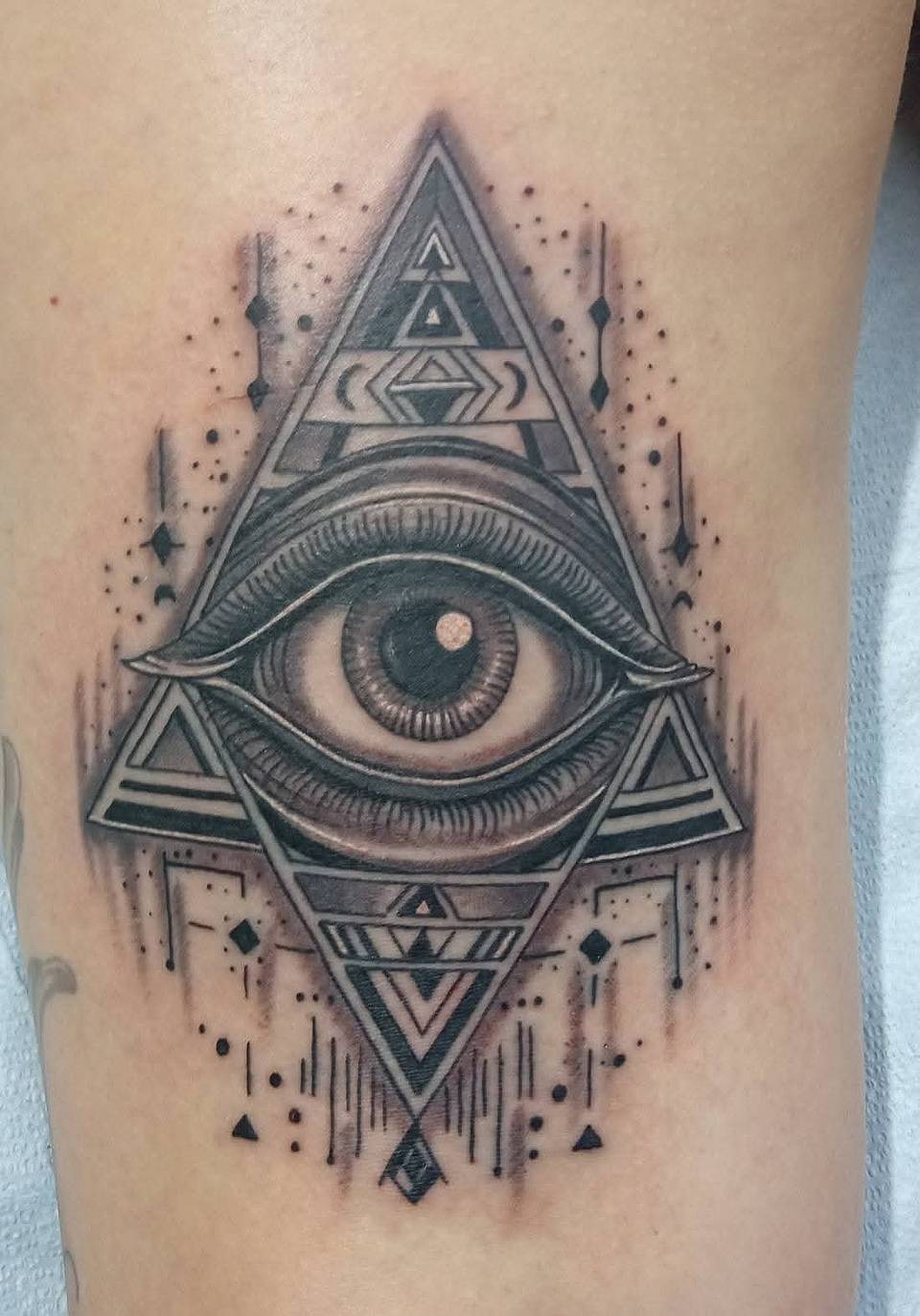 Geometric All-Seeing Eye