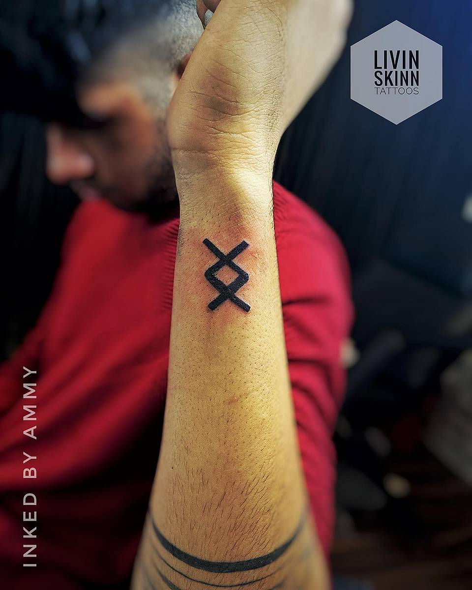 Geometric Hourglass Rune