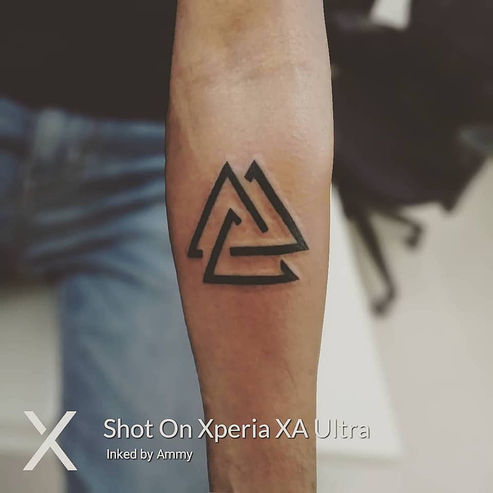 Geometric Valknut Symbol