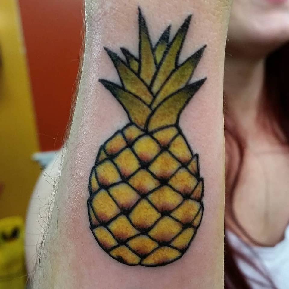 Golden Pineapple Welcome