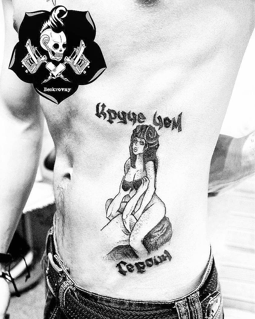 Gothic Pin‑Up on Rib