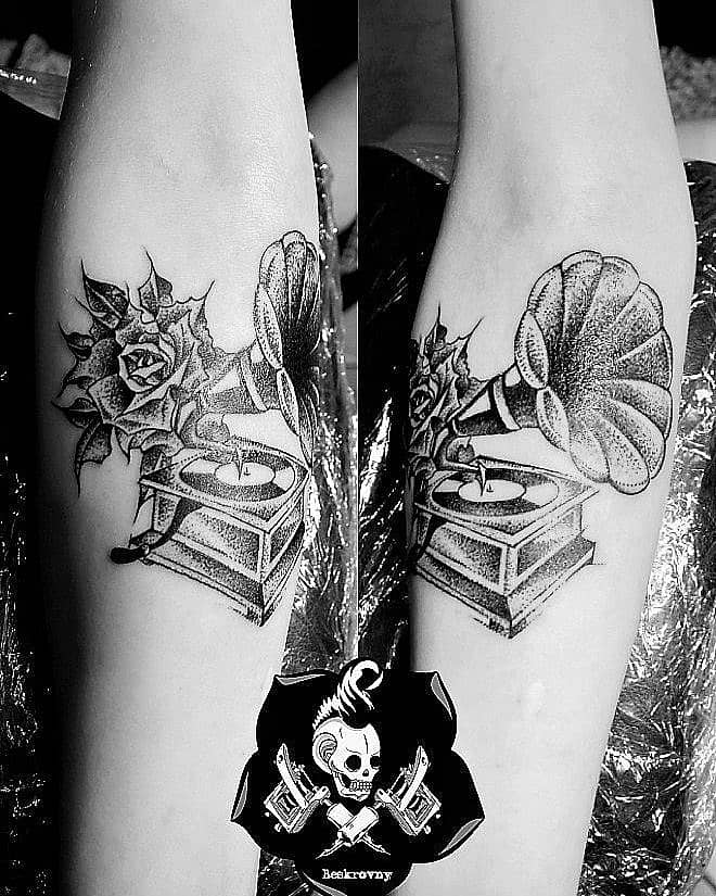 Gramophone and Rose