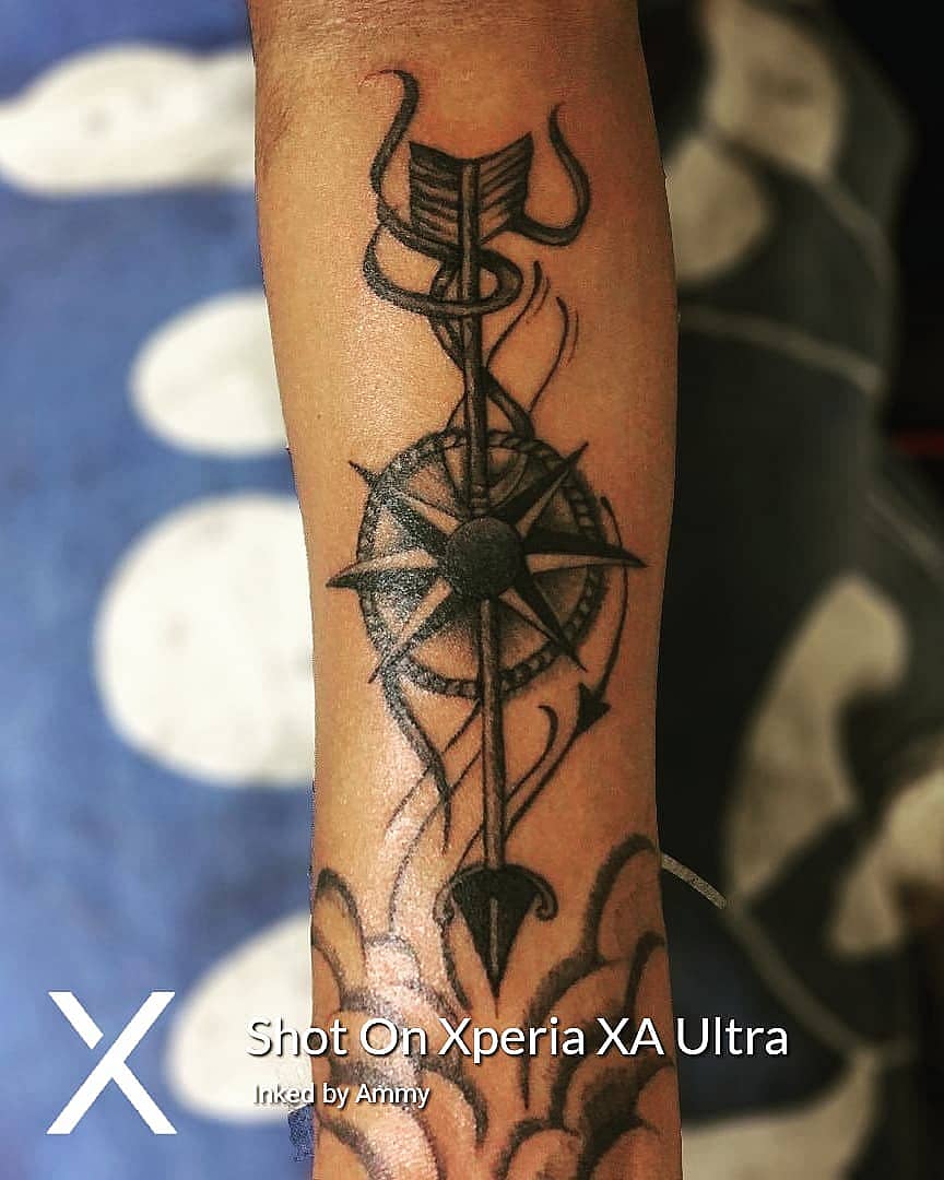 Guiding Compass Arrow