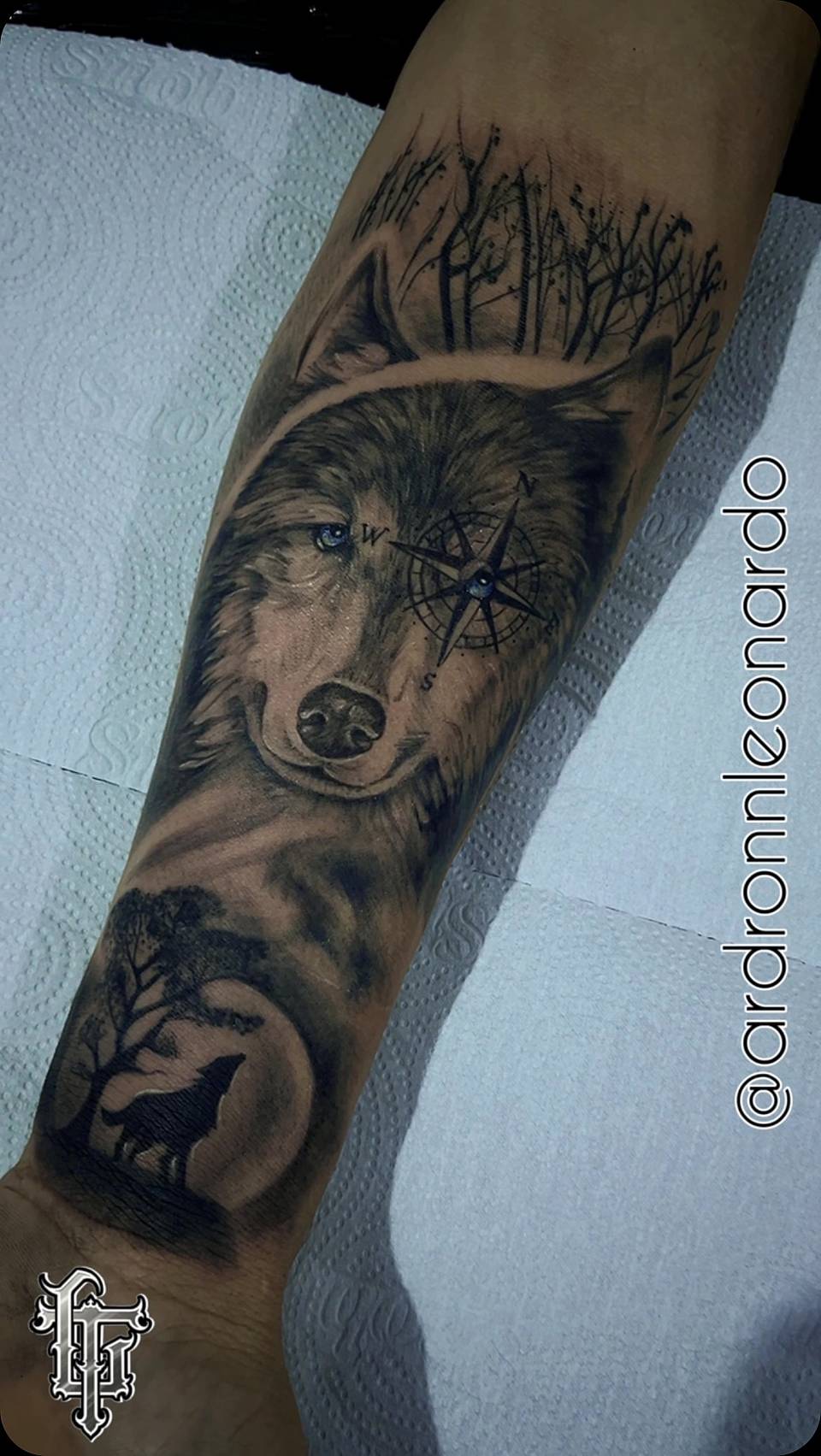 Guiding Wolf Compass