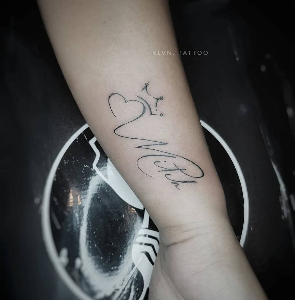 Heart & Crown Name Script