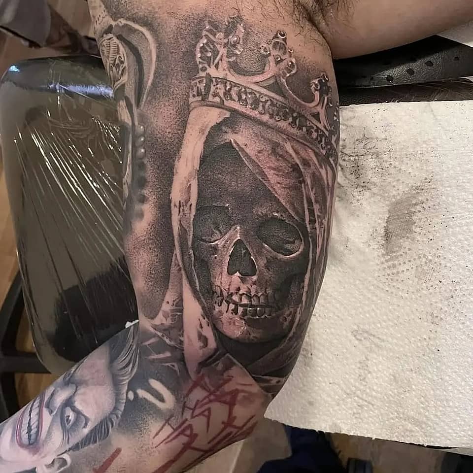 Hooded Crowned Skull