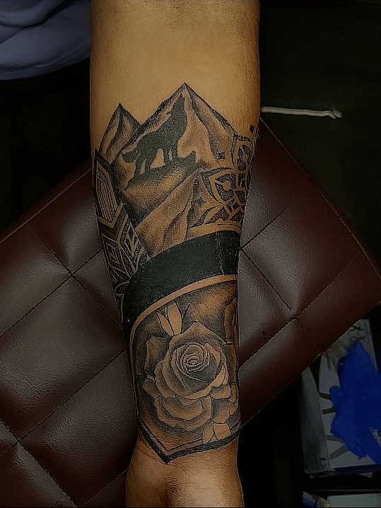 Howling Peaks and Rose Band