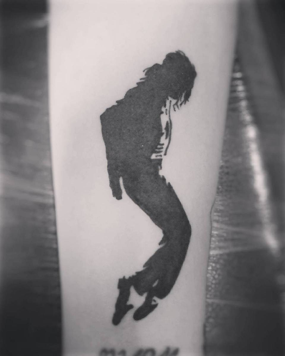 Iconic Lean Silhouette