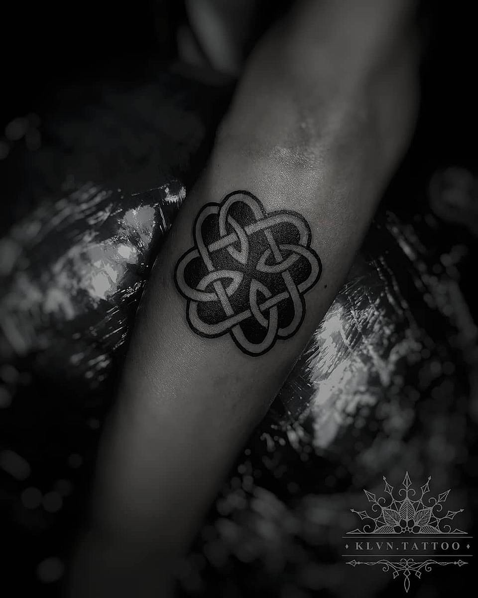 Interlaced Celtic Knot
