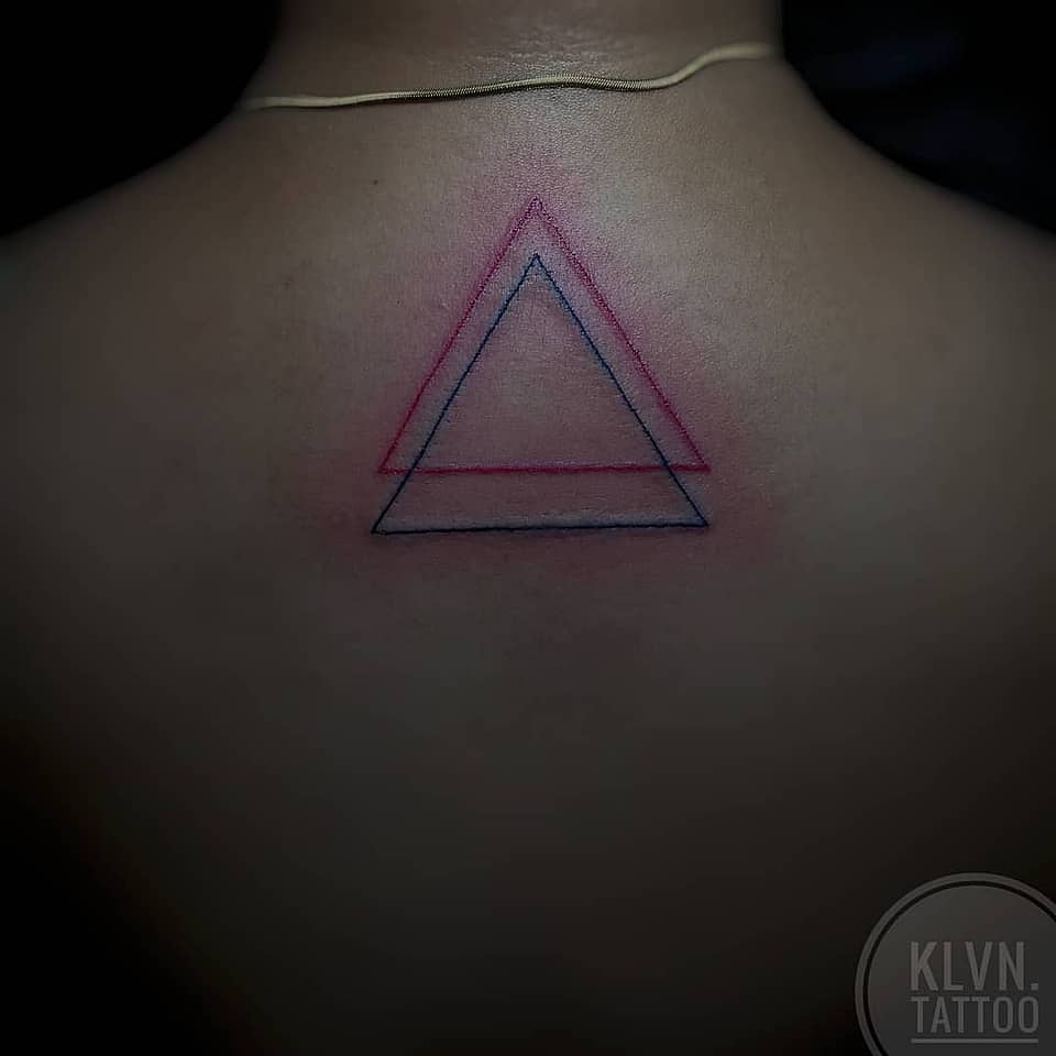 Intersecting Dual Triangles