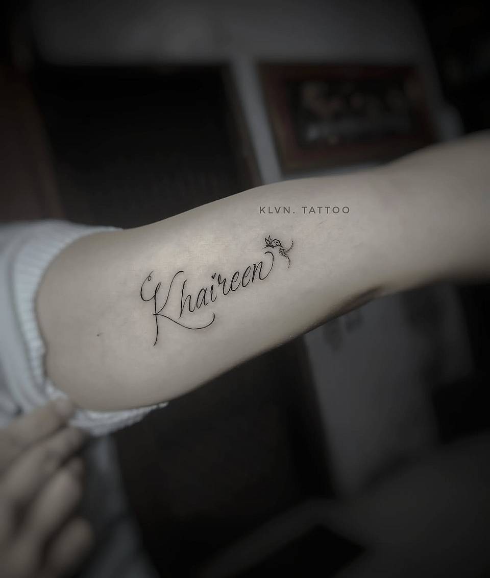 Khaireen Elegant Script