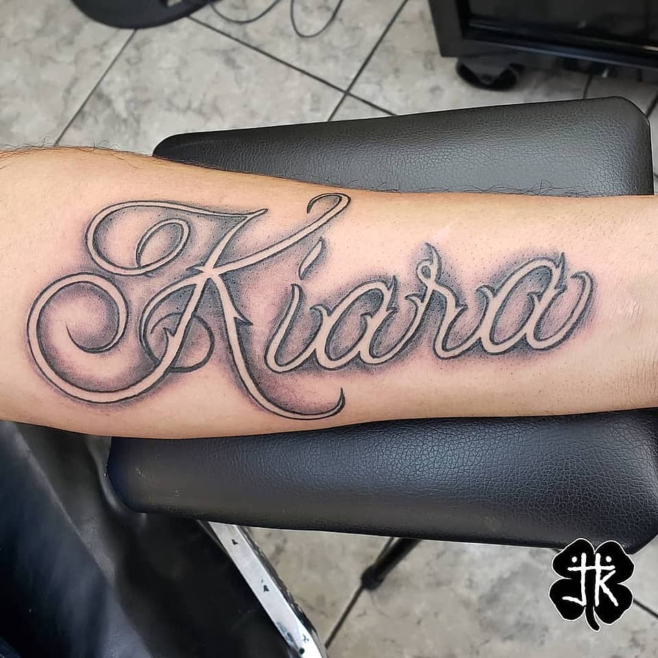 Kiara Cursive Lettering